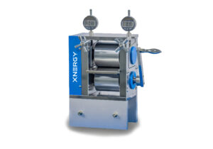 manual vertical roller press XN-CRP-100 manual vertical roller press with hand crank, gear drive, Φ96 mm hard chrome rollers HRC62 and wedge-block gap adjustment with digital display for laboratory battery electrode calendering and thinning